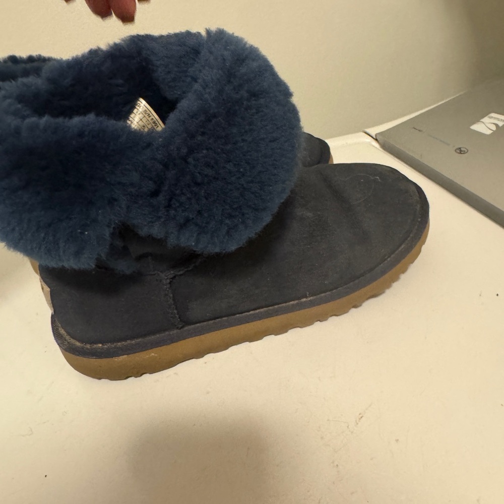 UGG Navy Bailey Button Shearling Boots size 6
